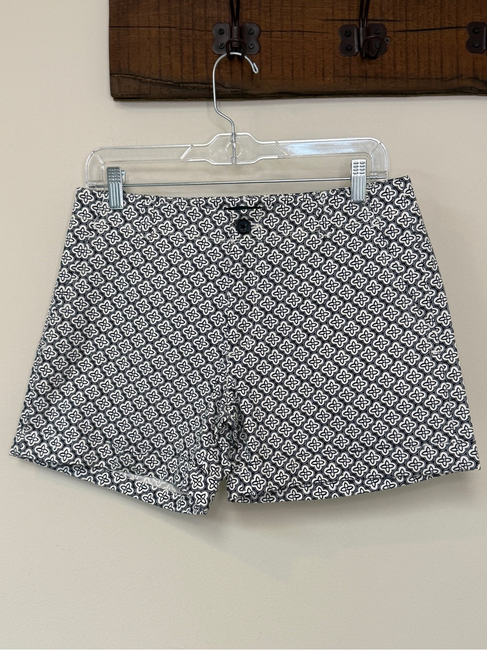 Banana Republic: Women's Black & White Geometric Mid-Rise Short, Size 6